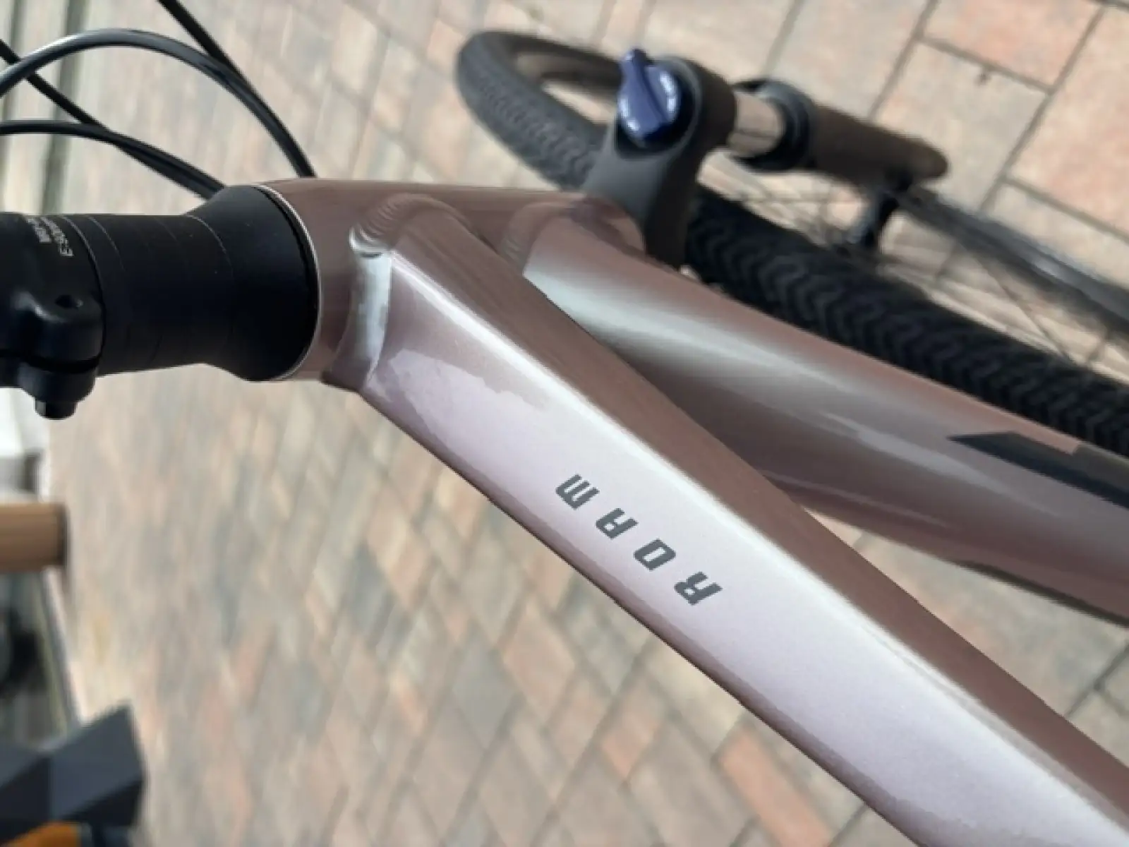 Giant Roam 3 trekingové kolo Shell White