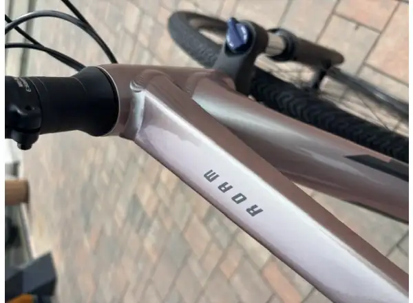 Giant Roam 3 trekingové kolo Shell White