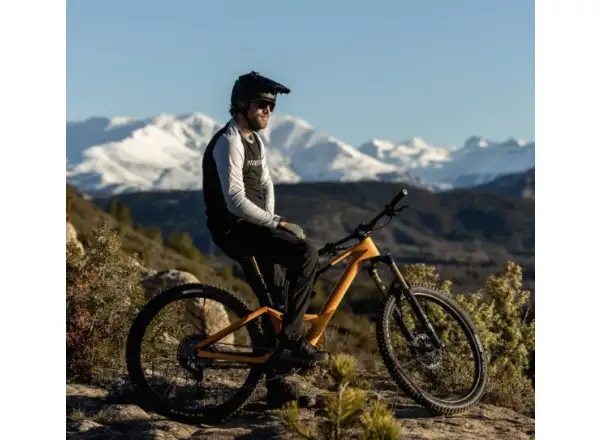 Orbea RISE SL M20 celoodpružené lehké elektrokolo černá-růžová