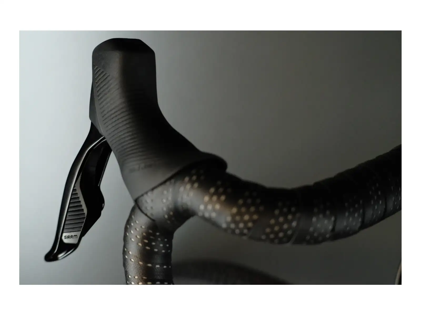 Rock Machine Gravelride CRB 900 AXS gravel kolo Stealth Black VZOREK