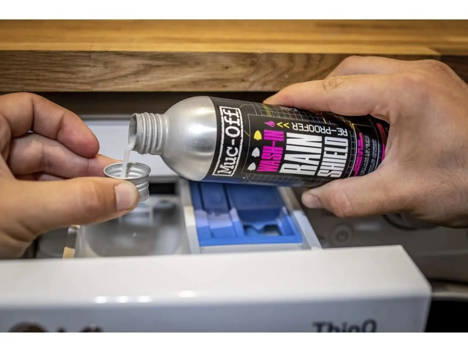Muc Off Wash-In Rain Shield Re-proofer prací prostředek 300 ml