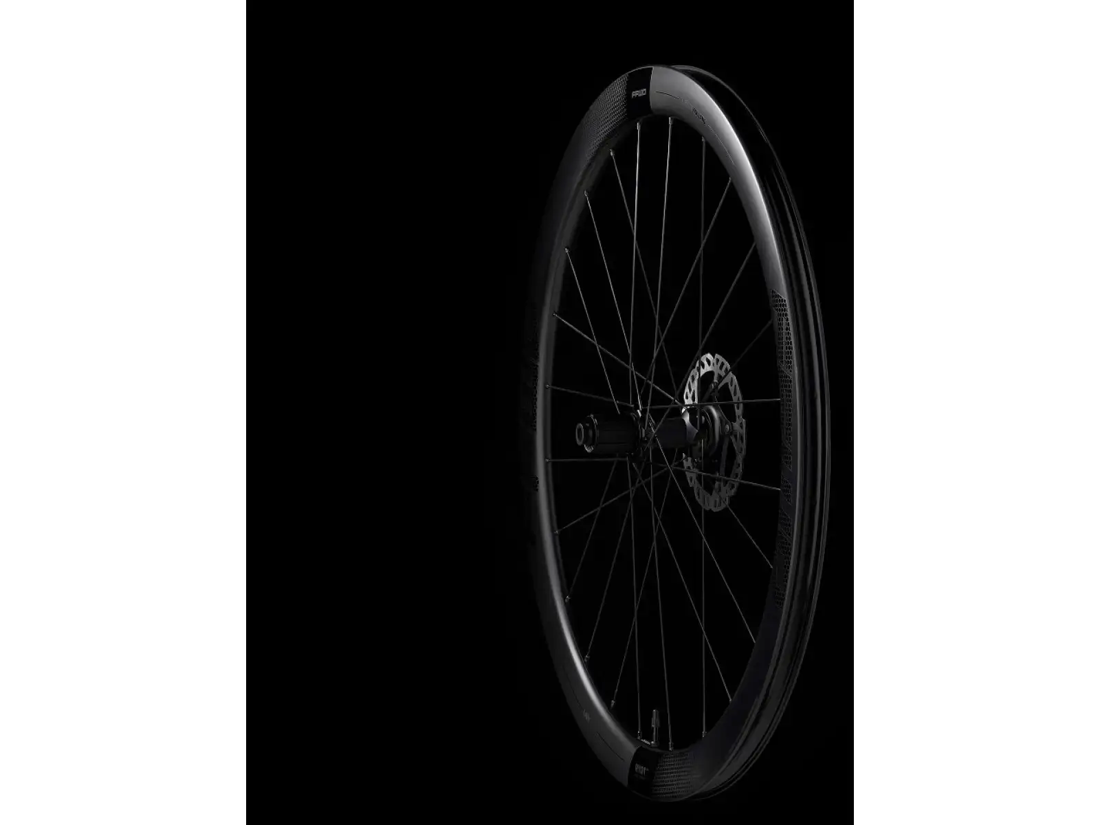 FFWD RYOT44 DT240 2:1 EXP silniční vypletená kola plášťová MattBlack ořech Shimano HG11