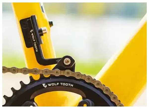 Wolf Tooth Lonewolf Aero Chainguide Braze-On Medium Mount napínák řetězu pro gravel