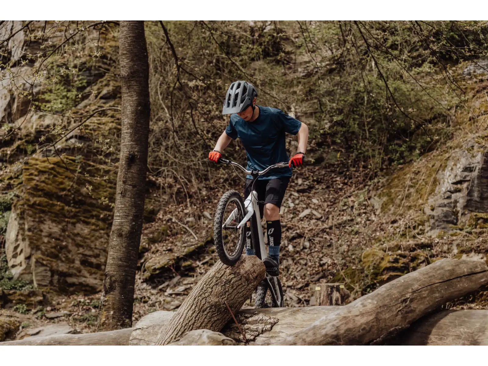 Force Trail MTB přilba antracitová