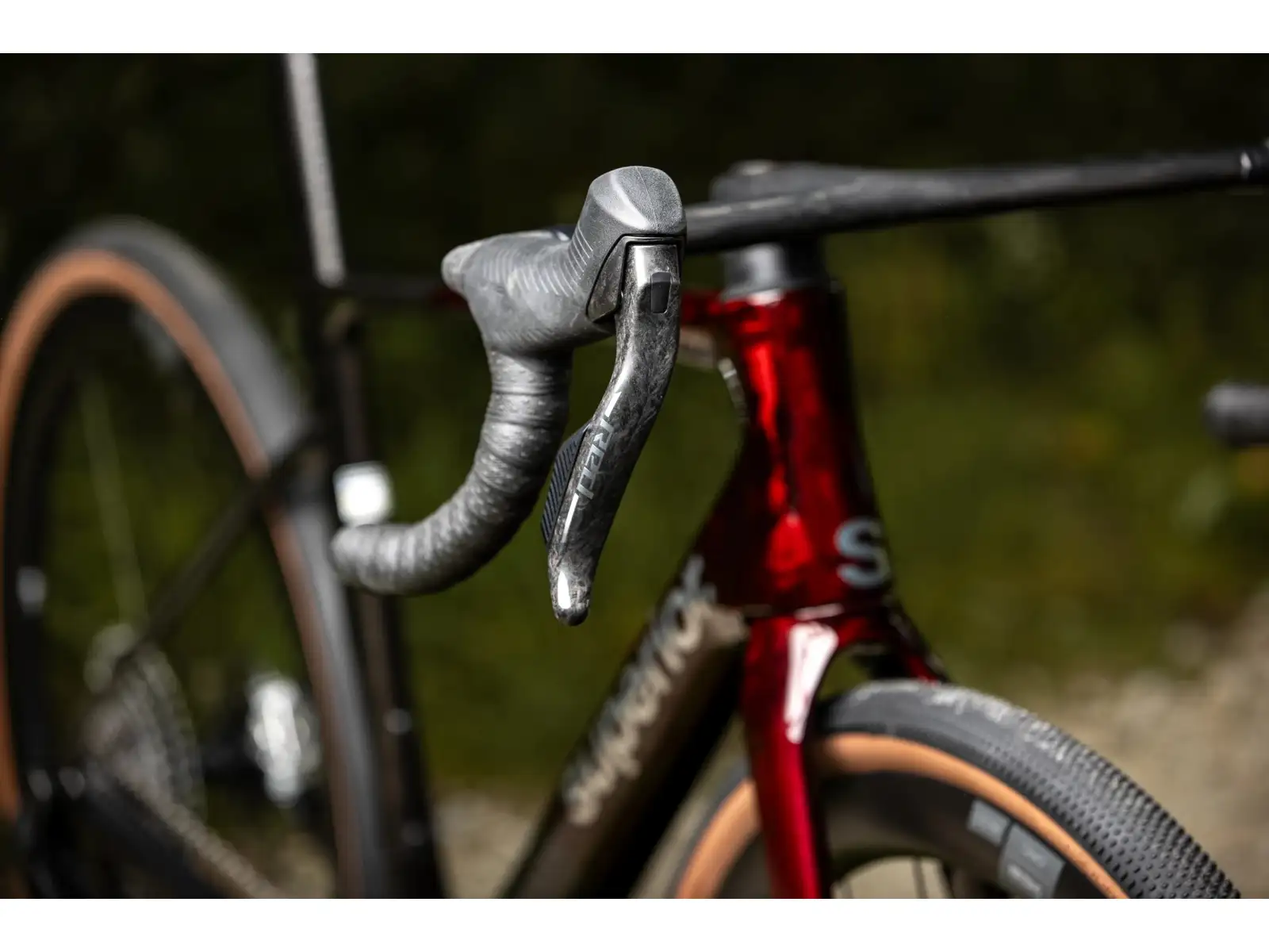 Superior XR 9.9 GR gravel kolo Matte Carbon/Gloss Red