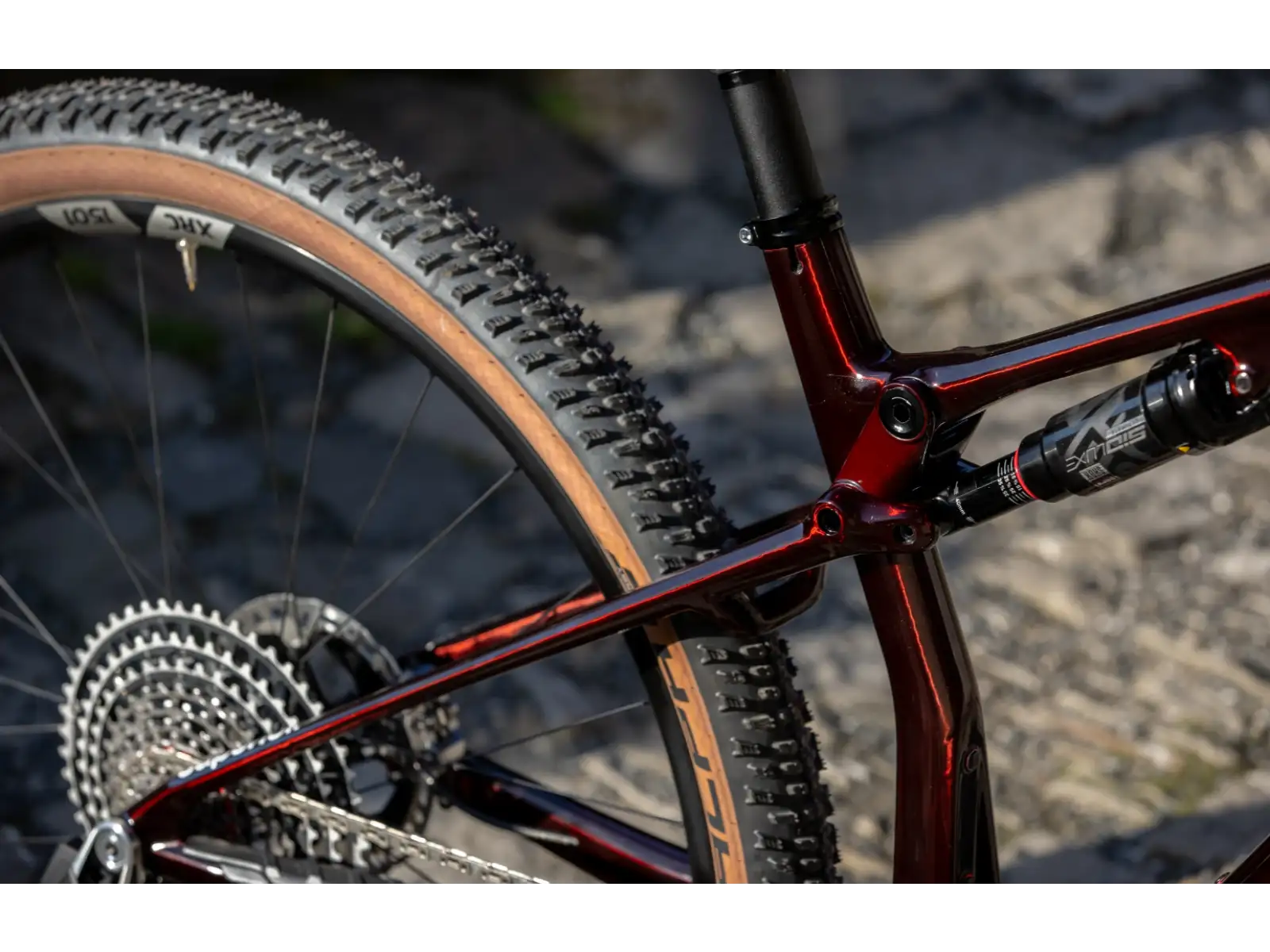 Superior XF 9.9 Team horské kolo Gloss Red Carbon / Black
