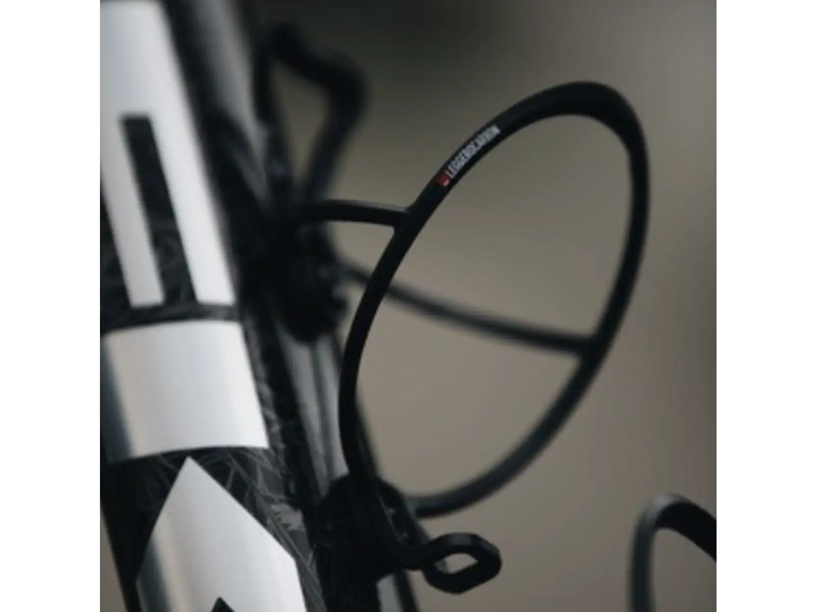 ELITE LEGGERO 2.5 košík Carbon