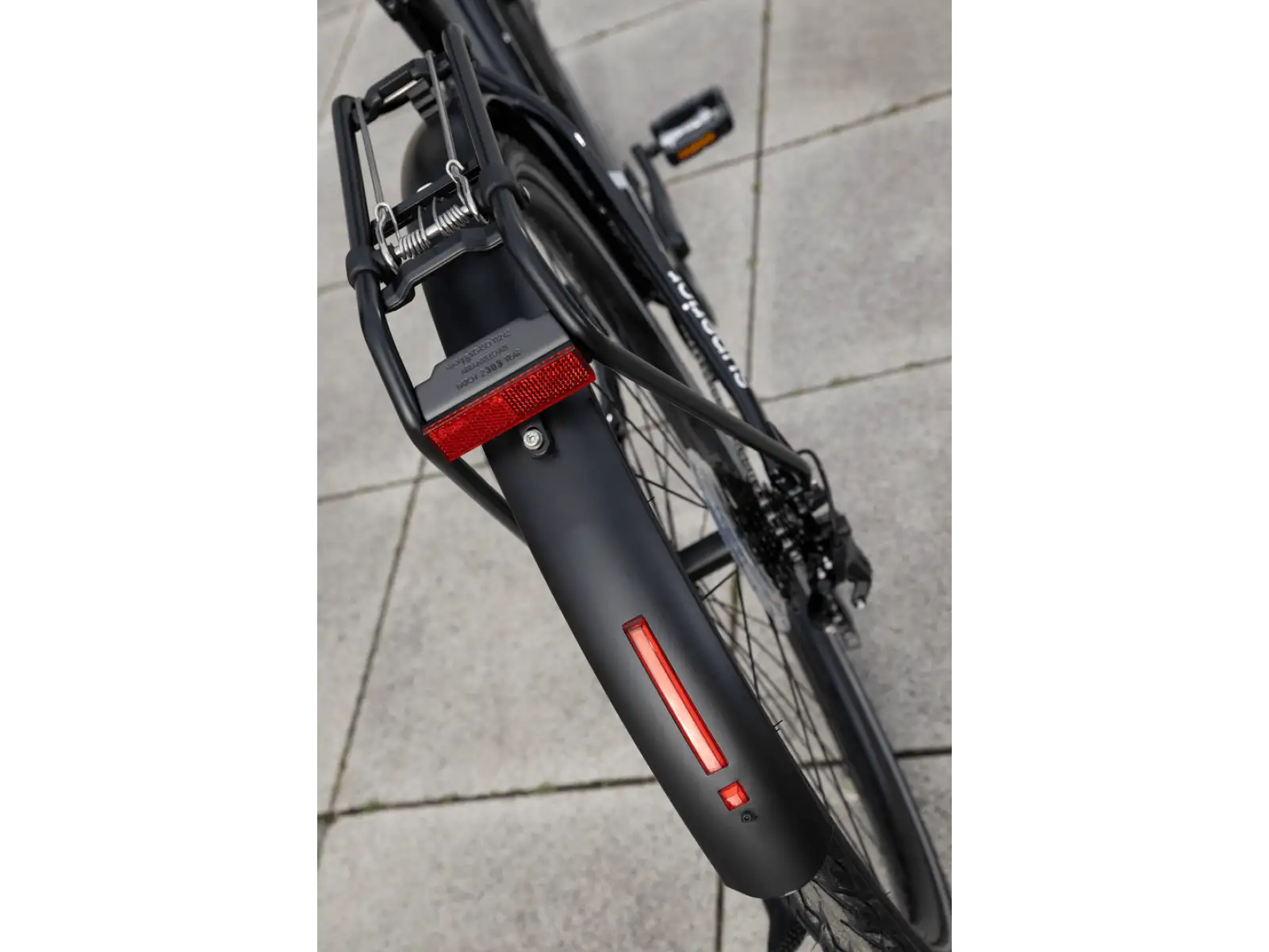 Superior Blox 6.7 T městské kolo Gloss Metallic Black