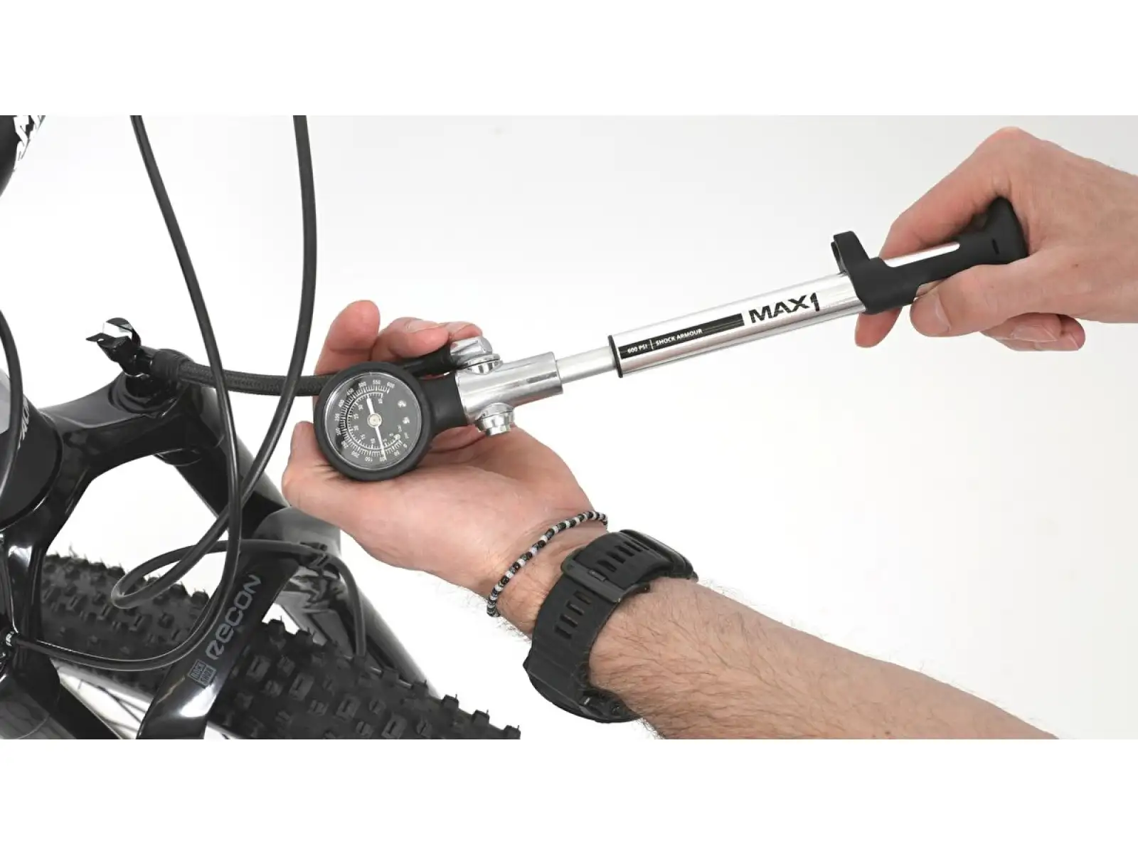 Max1 Shock Sport Armour 600 psi hustilka s manometrem