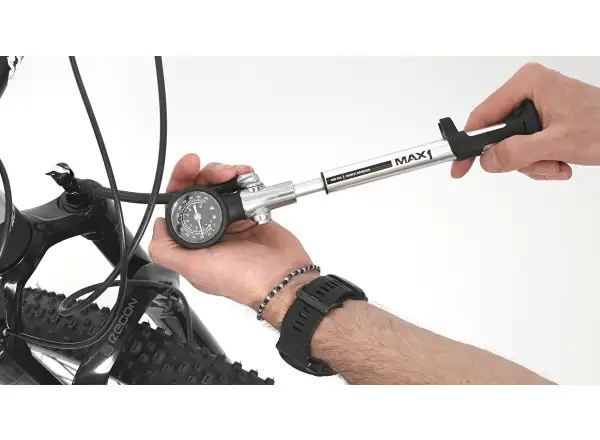 Max1 Shock Sport Armour 600 psi hustilka s manometrem