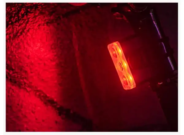 Ravemen TR500 zadní světlo s brzdovým senzorem červená