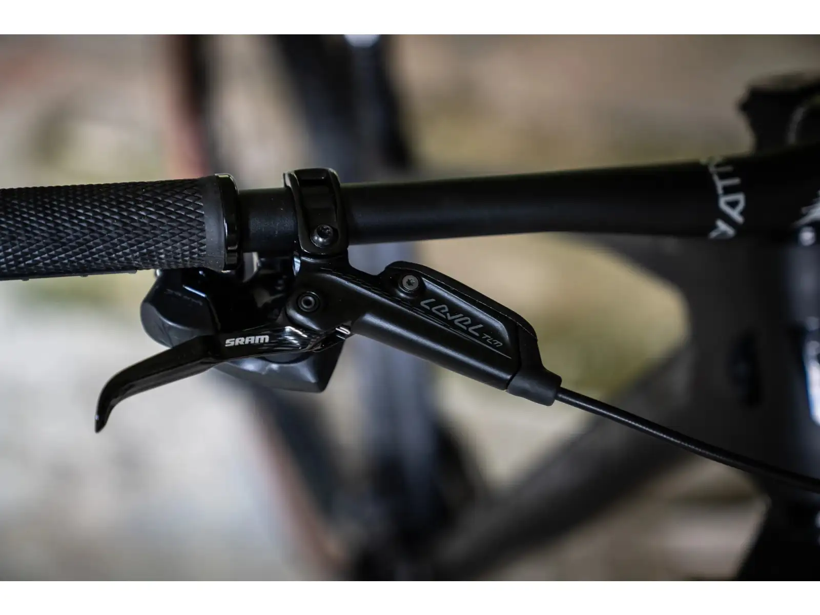 Rock Machine Blizz CRB 90-29 AXS horské kolo Black/Grey VZOREK