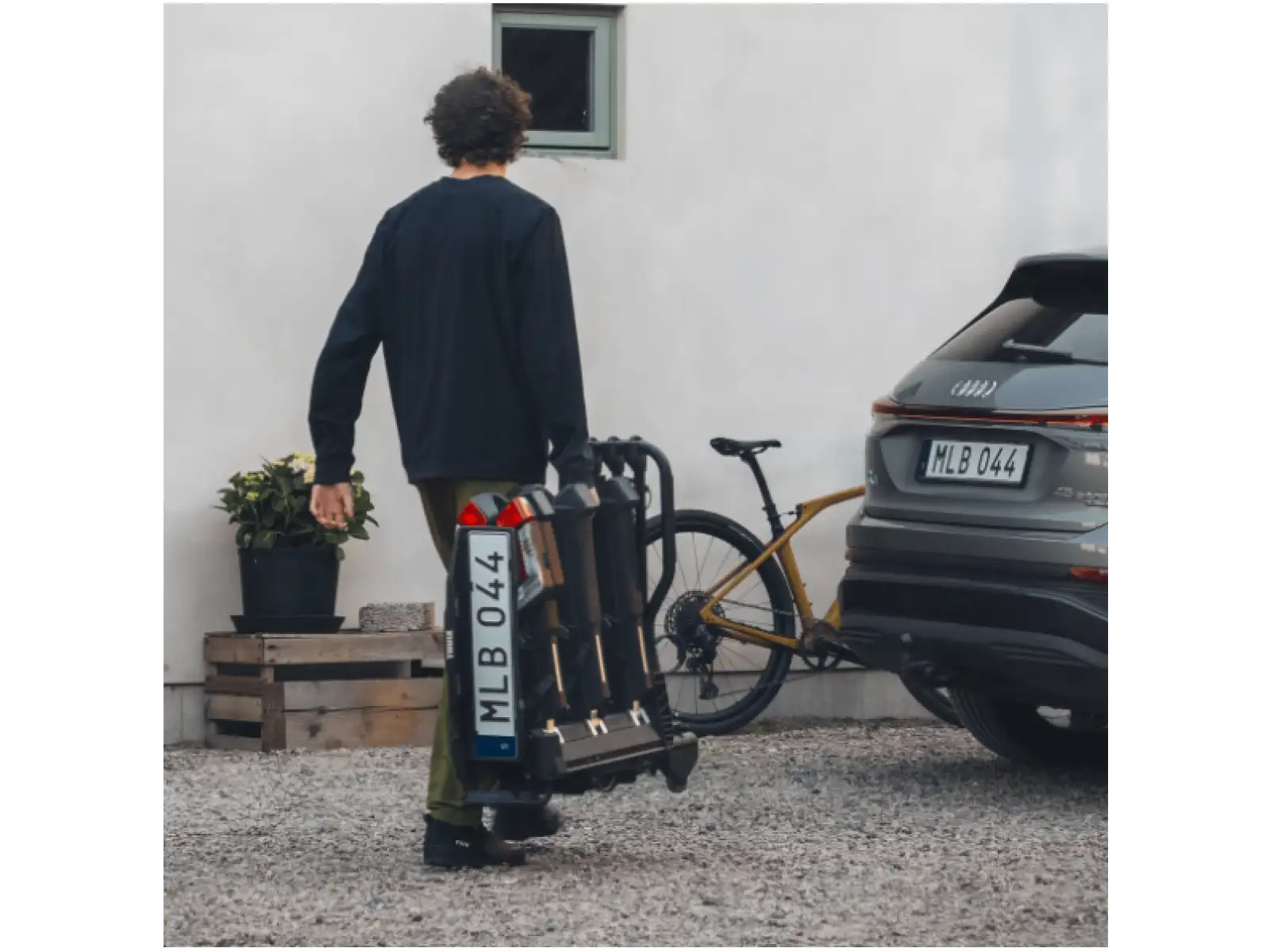 Thule EasyFold XT Black/Silver nosič 2-3 kol na tažné zařízení