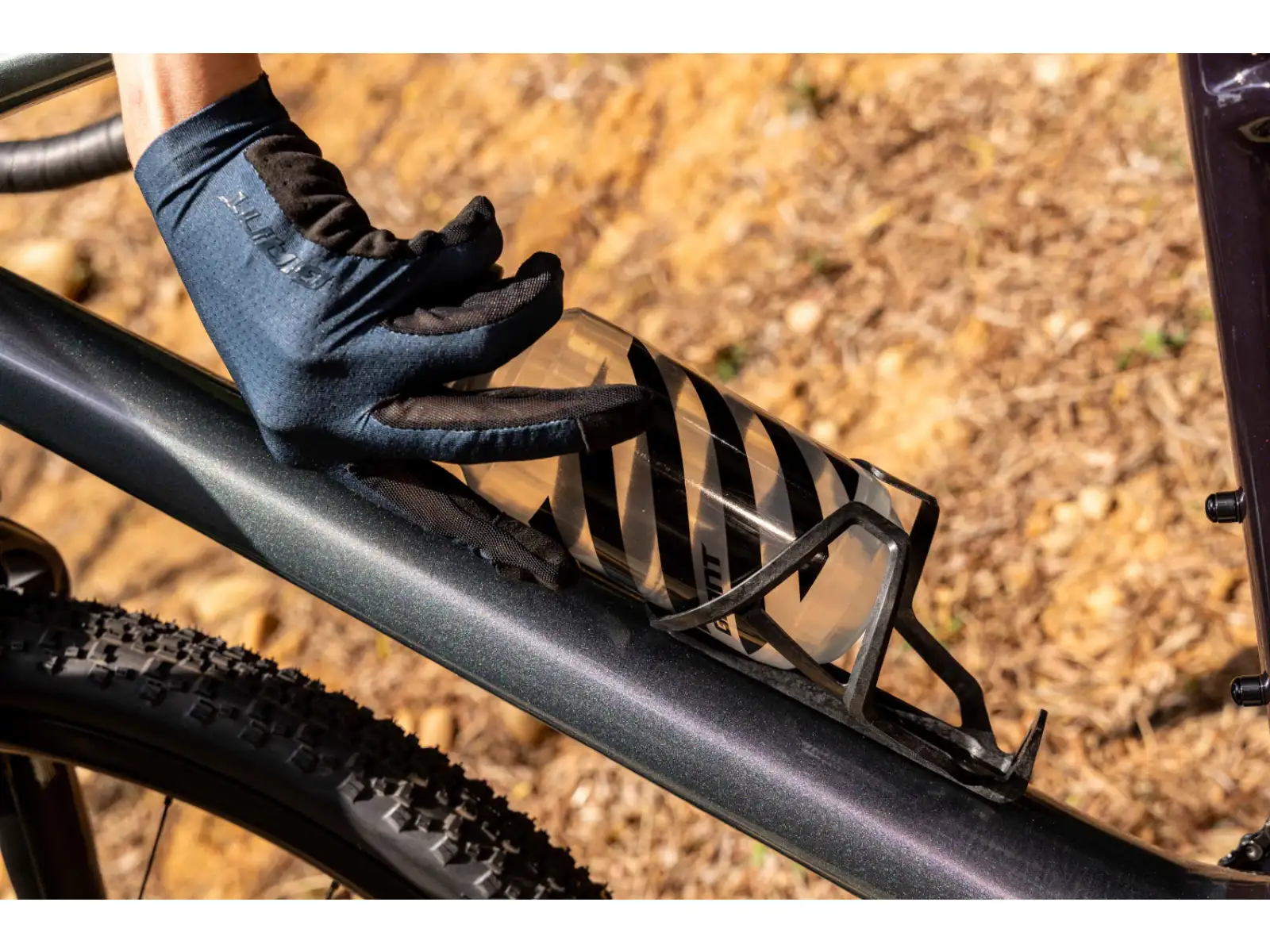 Giant Airway Elite Matt košík na láhev Black/Gloss silver