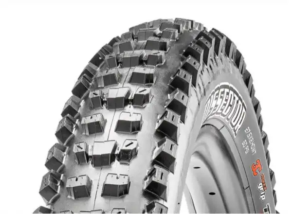 Maxxis Dissector 29x2,4" WT 3CT EXO+ TR MTB plášť kevlar