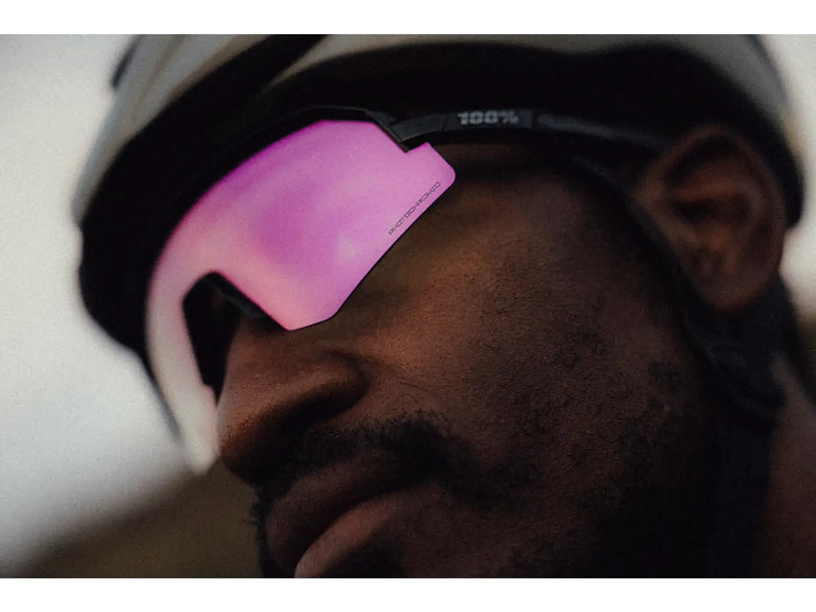 100% Slendale SL sluneční brýle Gloss Black/Photochromic Purple Mirror