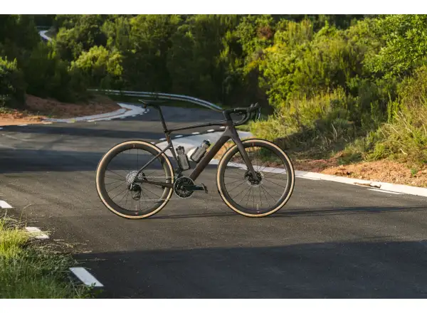 Cannondale Synapse Carbon 2 Smartsense silniční kolo Copper Ore