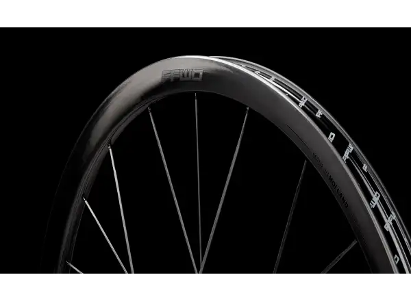 FFWD RAW CS 33 silniční vypletená kola Glossy Black