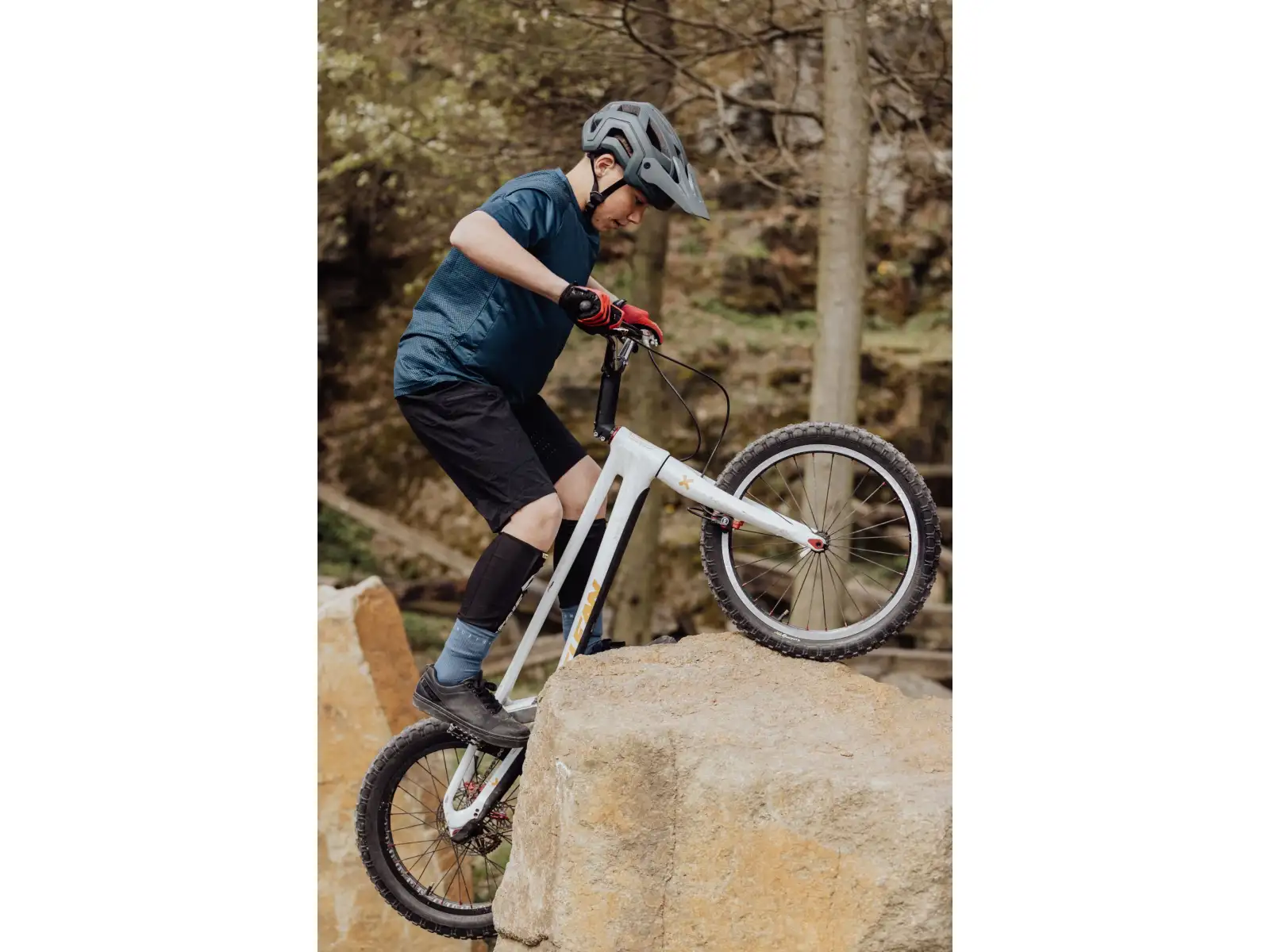 Force Trail MTB přilba antracitová