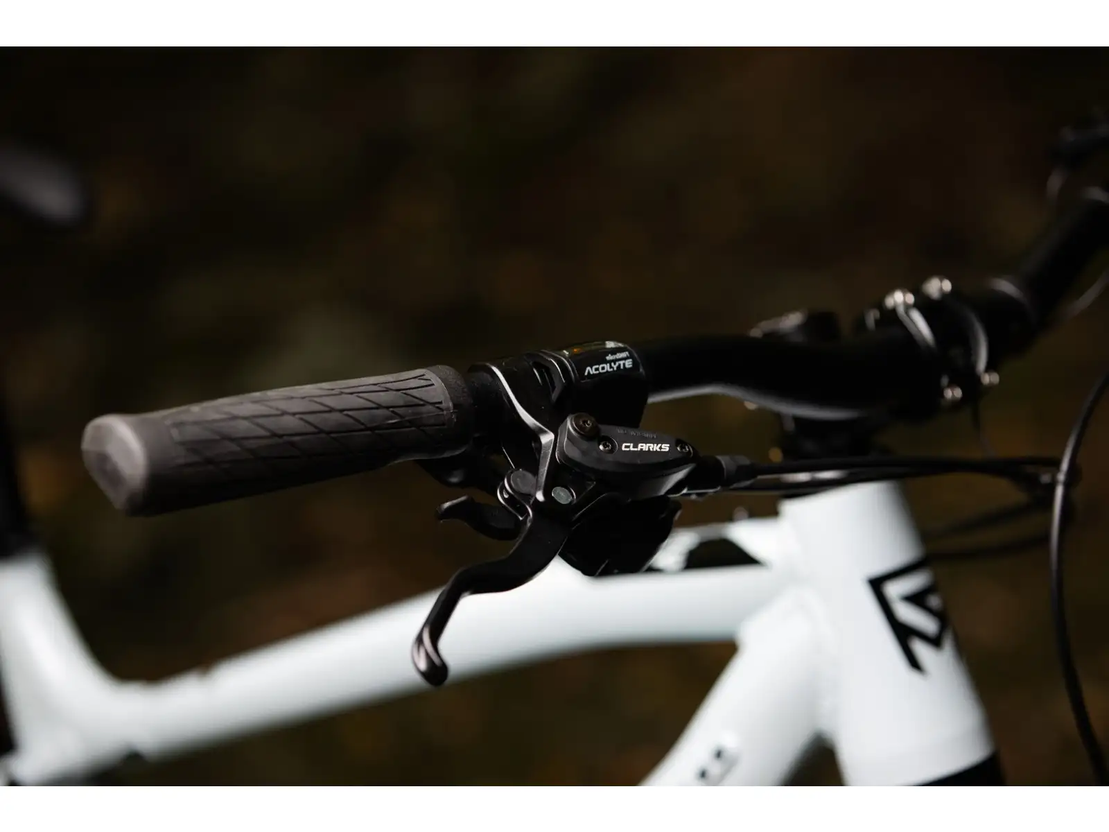 Rock Machine VYÖRY e50 S fatbike elektrokolo Gloss White/Black VZOREK