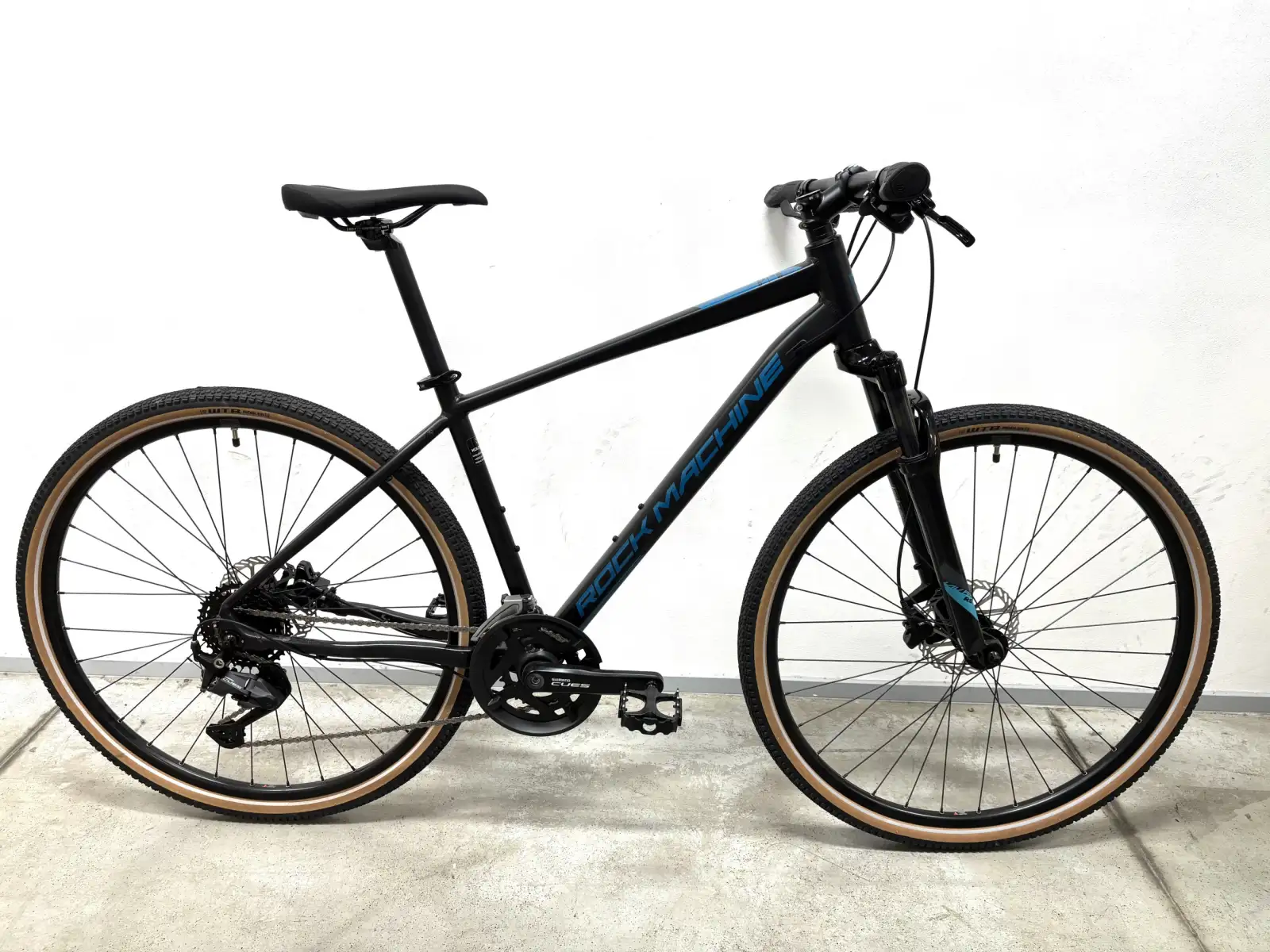Rock Machine CrossRide 700 trekingové kolo black/petrol VZOREK
