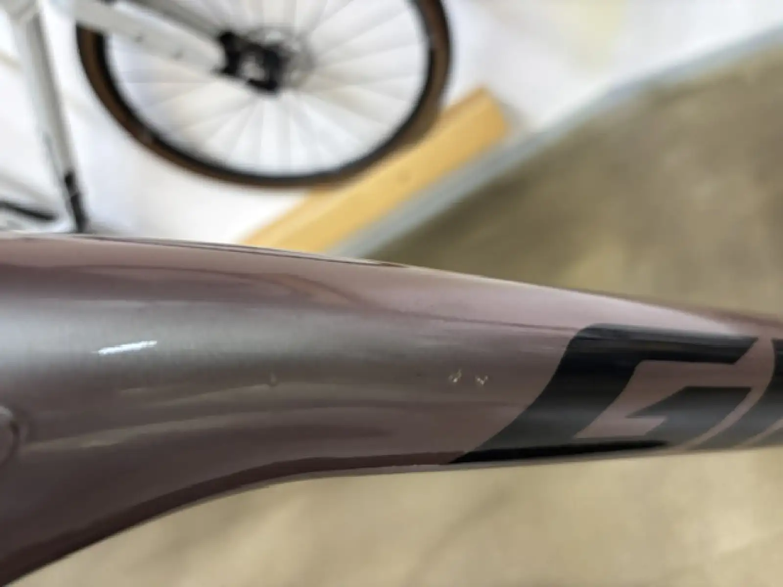 Giant Roam 3 trekingové kolo Shell White VZOREK