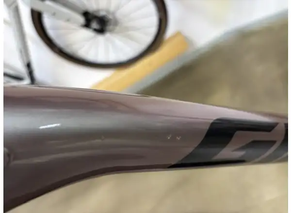 Giant Roam 3 trekingové kolo Shell White VZOREK