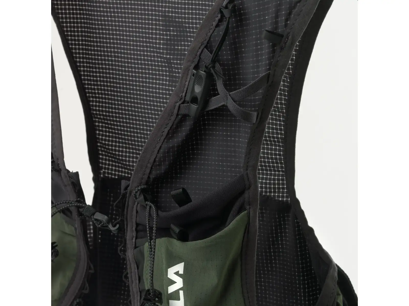 Silva Strive Fly Green běžecká vesta tmavě zelená