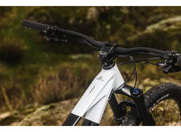 Mondraker Raze celoodpružené kolo black/dirty white