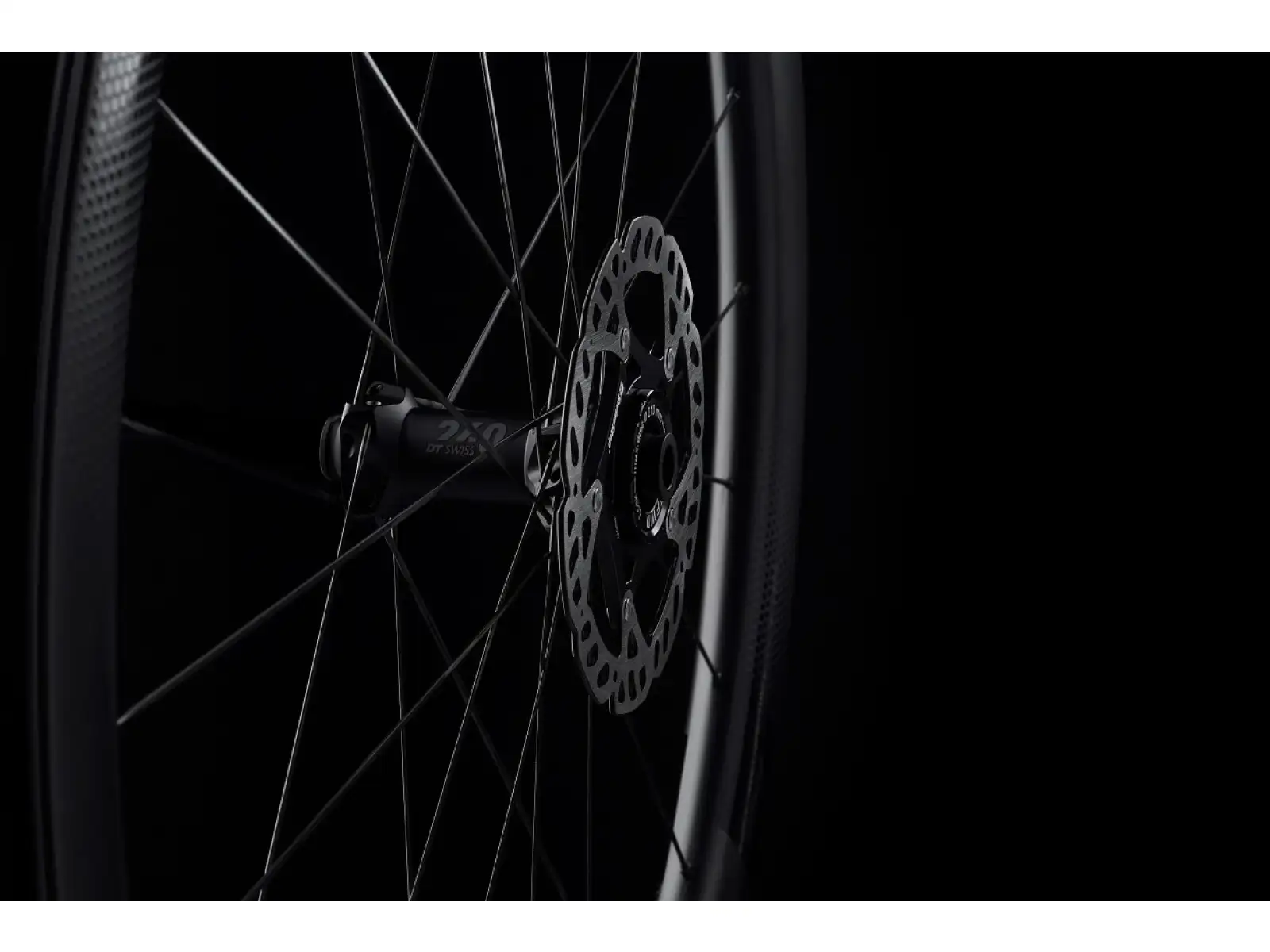 FFWD RYOT44 DT240 2:1 EXP silniční vypletená kola plášťová MattBlack ořech Shimano HG11