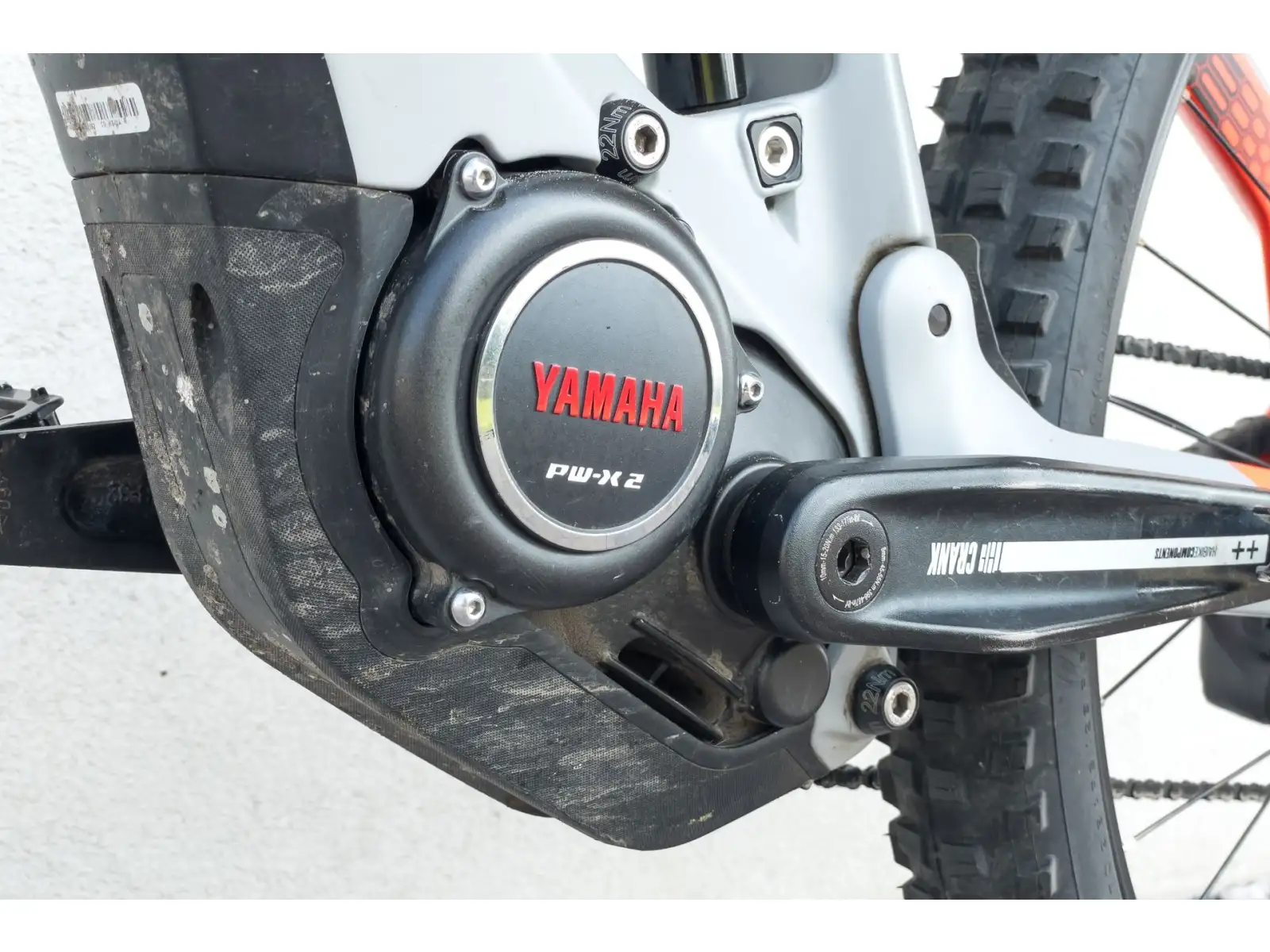 Haibike AllMtn 6 CRB Grey/Red celoodpružené elektrokolo z PŮJČOVNY