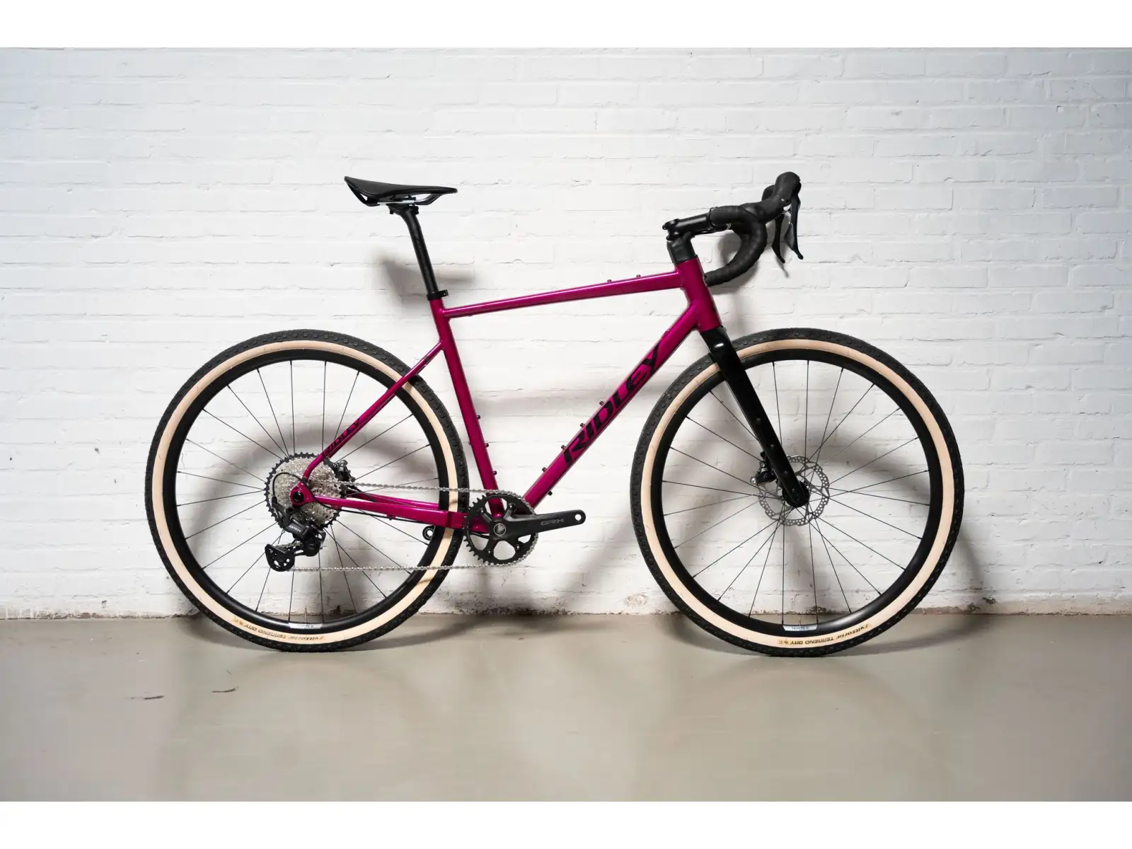 Ridley Kanzo Adventure Alu GRX400 gravel kolo Jazzberry Jam Metallic/Black