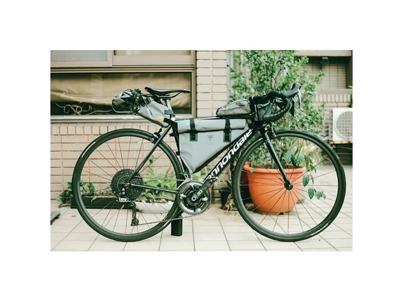 Woho X-Touring Top-Tube  brašna na rám 850 ml Honeycomb Iron šedivá