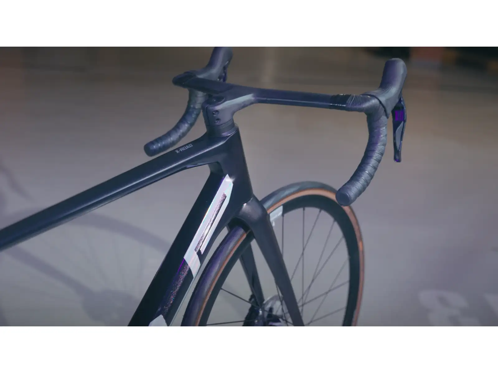 Superior X-Road Team Issue Gloss Black Rainbow/Hologram Chrome silniční/gravel kolo