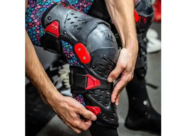 Troy Lee Designs Triad chrániče kolen black