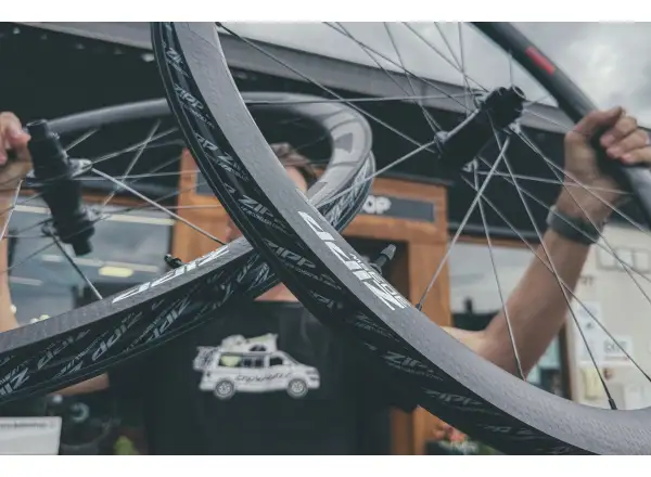 Zipp 303 SW Carbon Tubeless CenterLock A1 zadní zapletené kolo