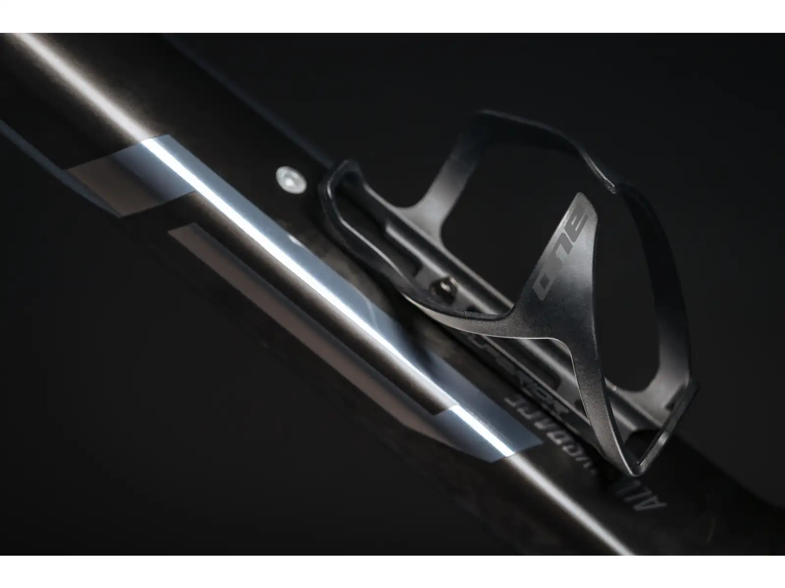 One Bikeparts B.Cage 50 L košík na láhev black/grey