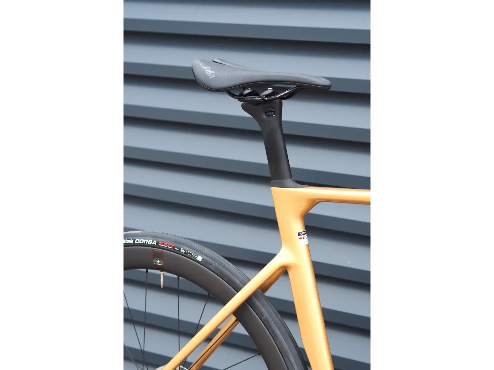 Cervélo Soloist Force eTap AXS silniční kolo gold dust