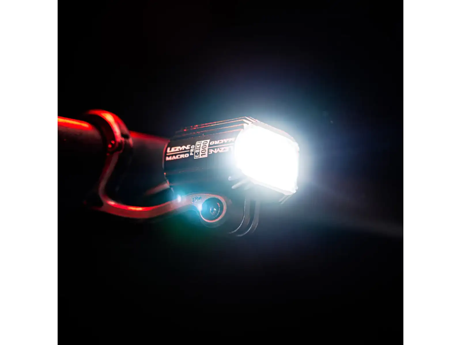 Lezyne E-Bike Macro Drive 1000 LED přední světlo Black