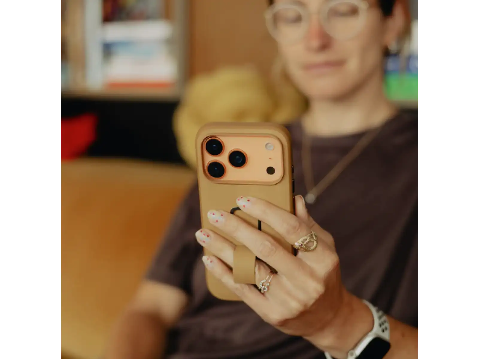 Peak Design Everyday Clarino Loop Case iPhone 17 Pro Tan