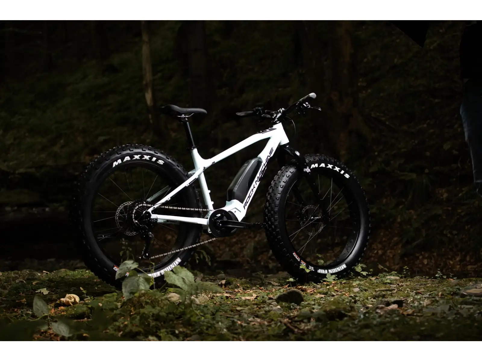Rock Machine VYÖRY e50 S fatbike elektrokolo Gloss White/Black VZOREK
