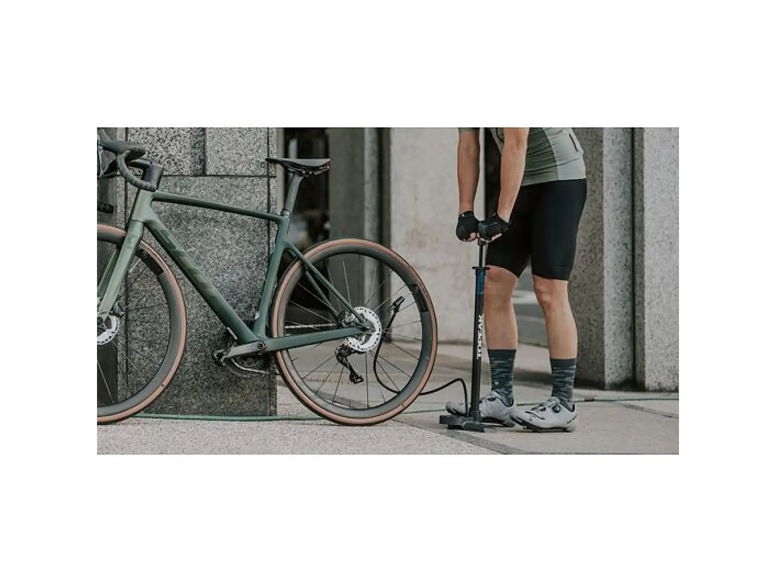 Topeak JoeBlow Roadie EX dílenská pumpa černá/modrá