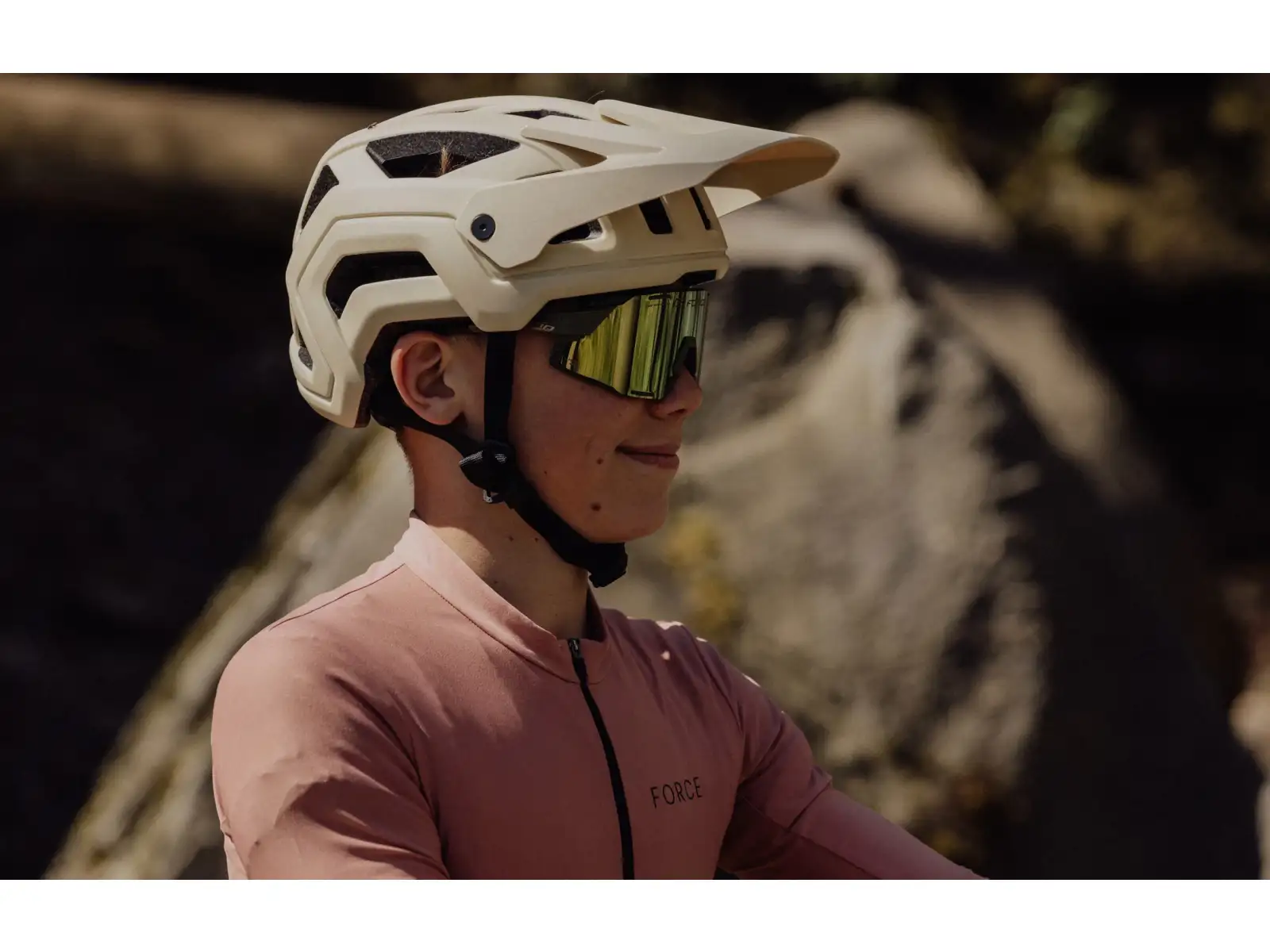 Force Trail MTB přilba krémová