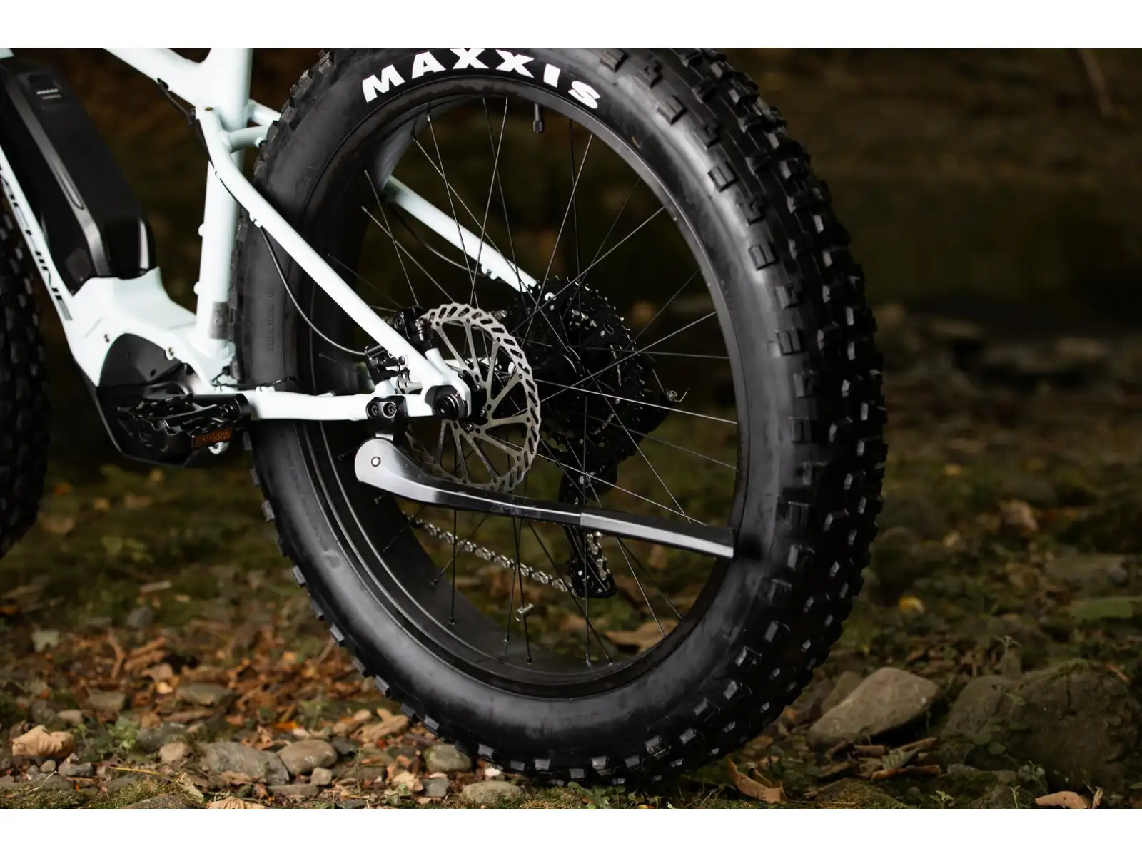 Rock Machine VYÖRY e50 S fatbike elektrokolo Gloss White/Black VZOREK