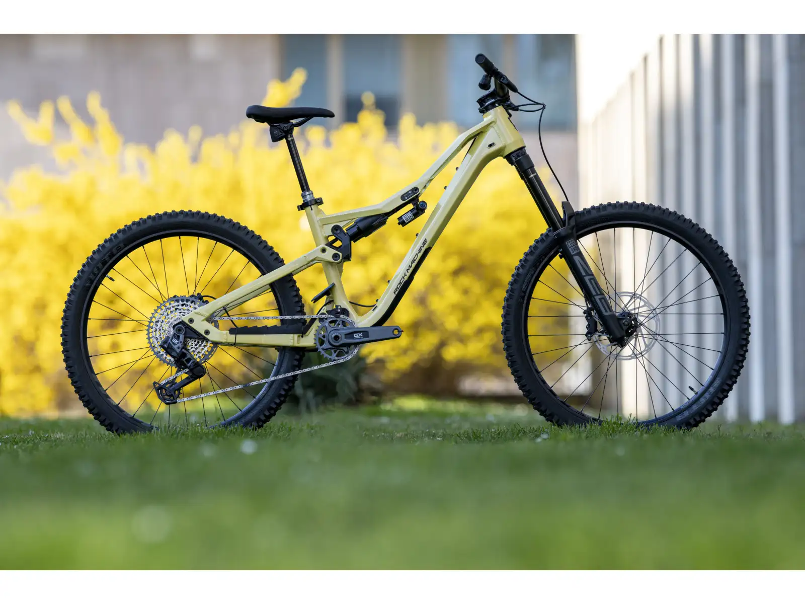Rock Machine Whizz FS II 90 AXS horské kolo Panama Yellow