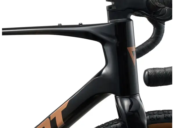 Giant Revolt Advanced 2 gravel kolo Carbon Smoke