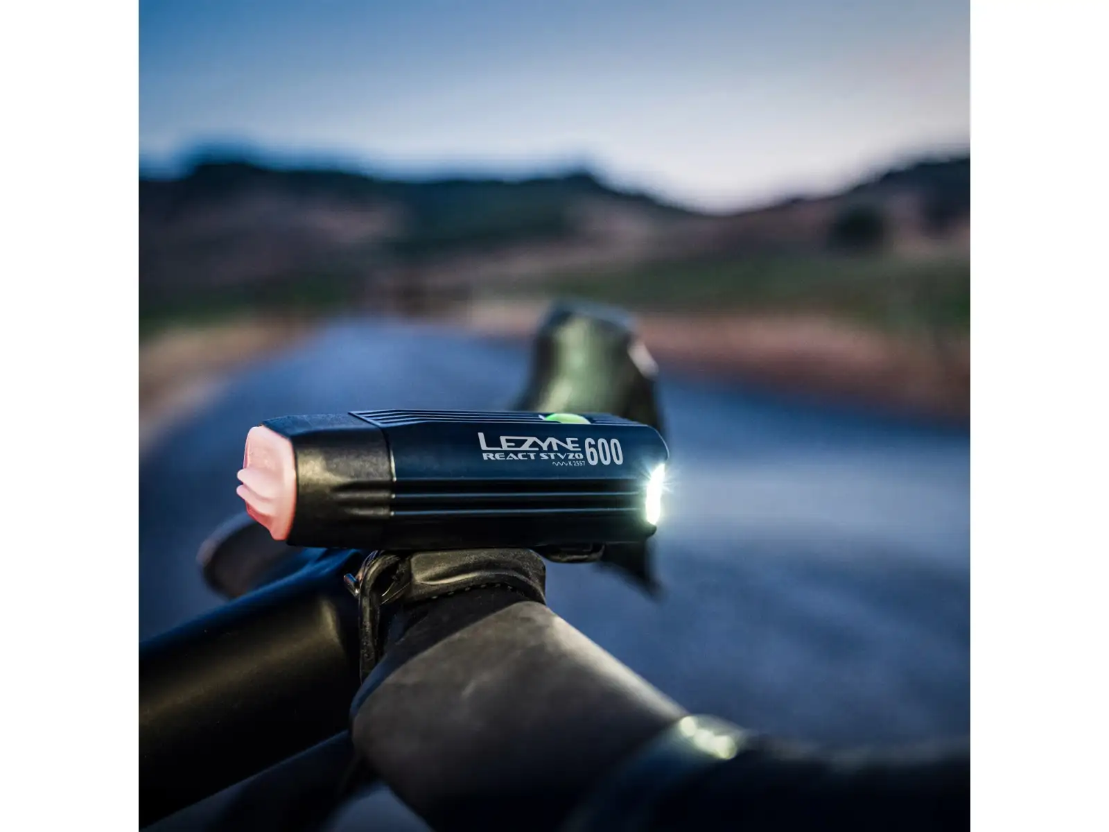 Lezyne React StVZO přední světlo Matte Black