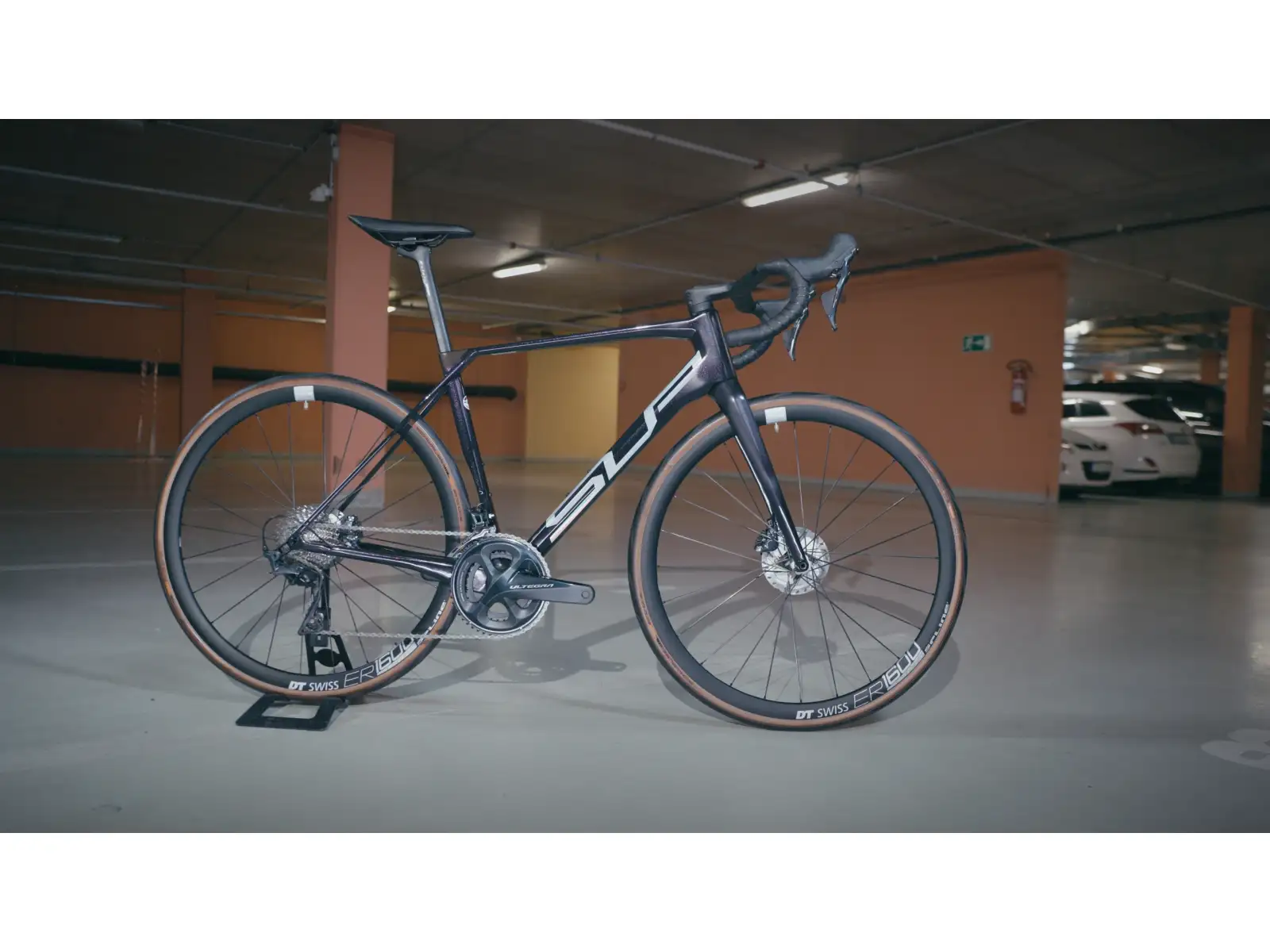 Superior X-Road Team Issue Gloss Black Rainbow/Hologram Chrome silniční/gravel kolo