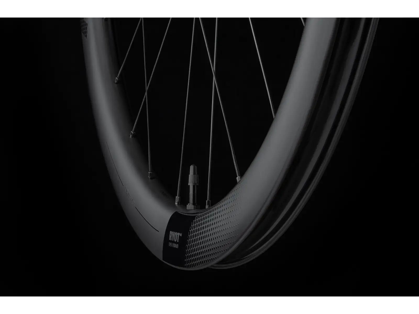 FFWD RYOT55 DT240 2:1 EXP silniční vypletená kola plášťová MattBlack ořech Sram XDR