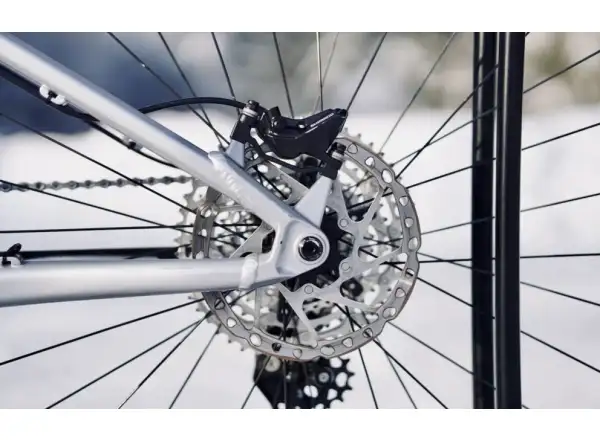 Rock Machine Blizz e60-29 Gloss Silver/Black horské elektrokolo